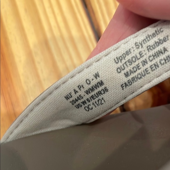 OluKai Women's Nu'a Pi'o - Taupe - Picture 2 of 6